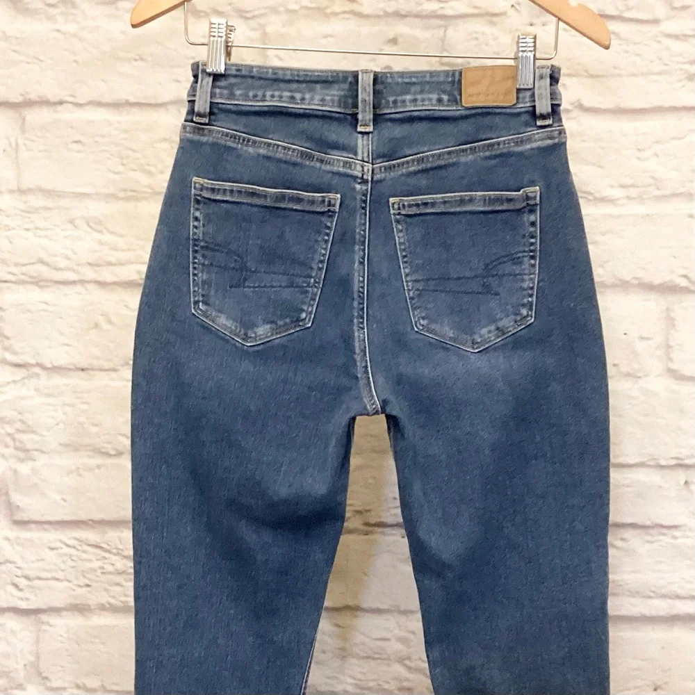 American Eagle 4 Short Mom Women’s Jeans High Rise 2022 Stretch Whiskered